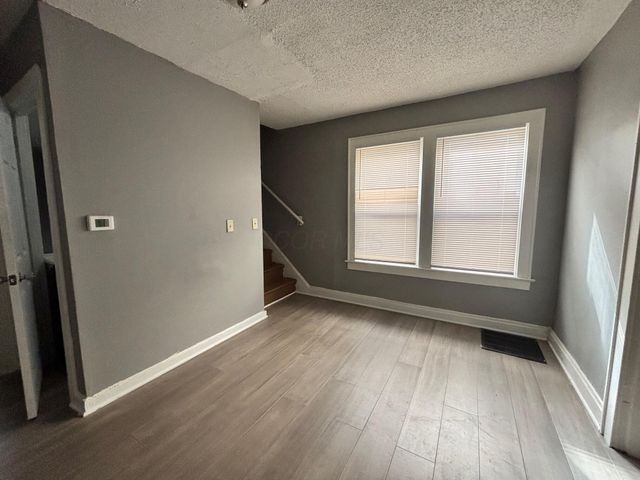 1091 S Champion Avenue, Columbus, OH 43206