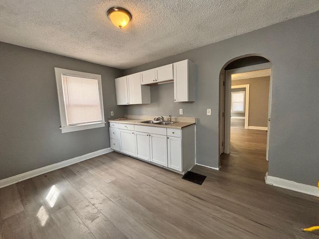 1091 S Champion Avenue, Columbus, OH 43206