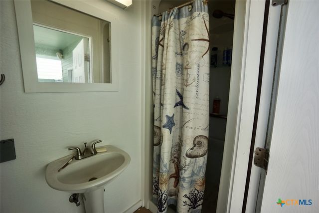 3043 W Harrison Avenue, Port O'connor, TX 77982