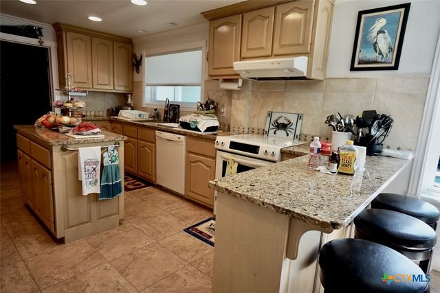 3043 W Harrison Avenue, Port O'connor, TX 77982