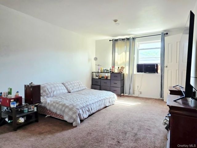 2E Ethan Allen Court, Ridge, NY 11961