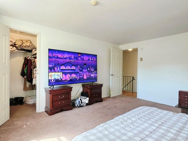 2E Ethan Allen Court, Ridge, NY 11961