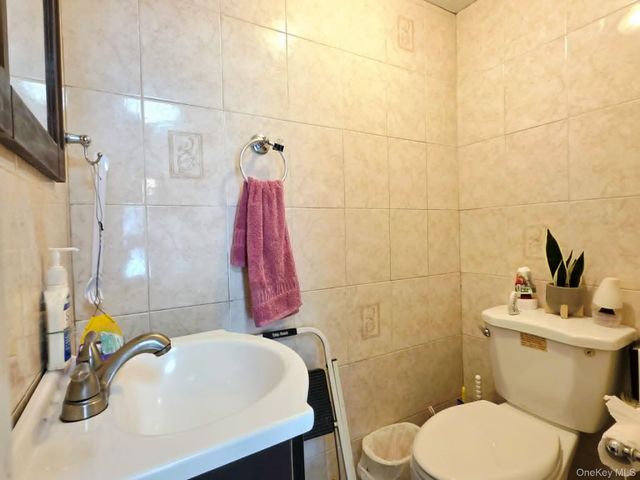 2E Ethan Allen Court, Ridge, NY 11961