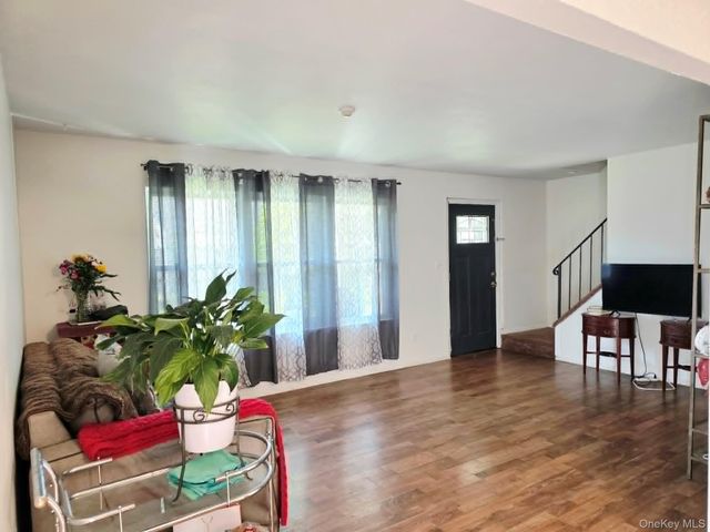2E Ethan Allen Court, Ridge, NY 11961