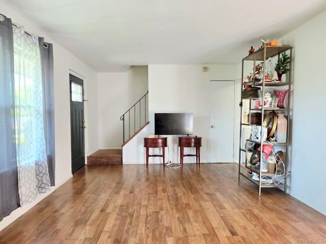 2E Ethan Allen Court, Ridge, NY 11961
