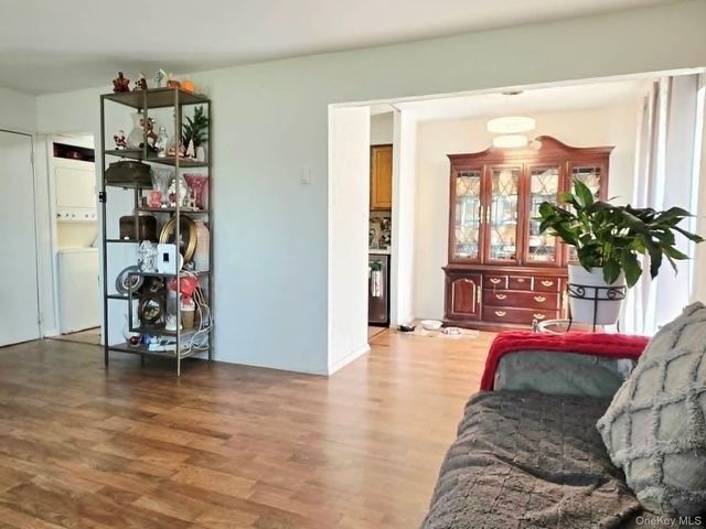 2E Ethan Allen Court, Ridge, NY 11961