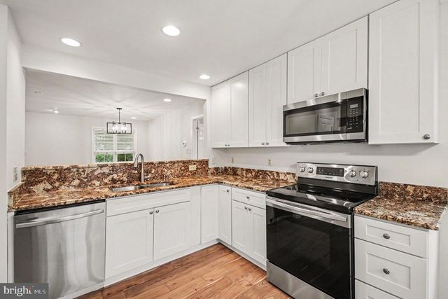 10126 SHARON SPRINGS DR, Fredericksburg, VA 22408