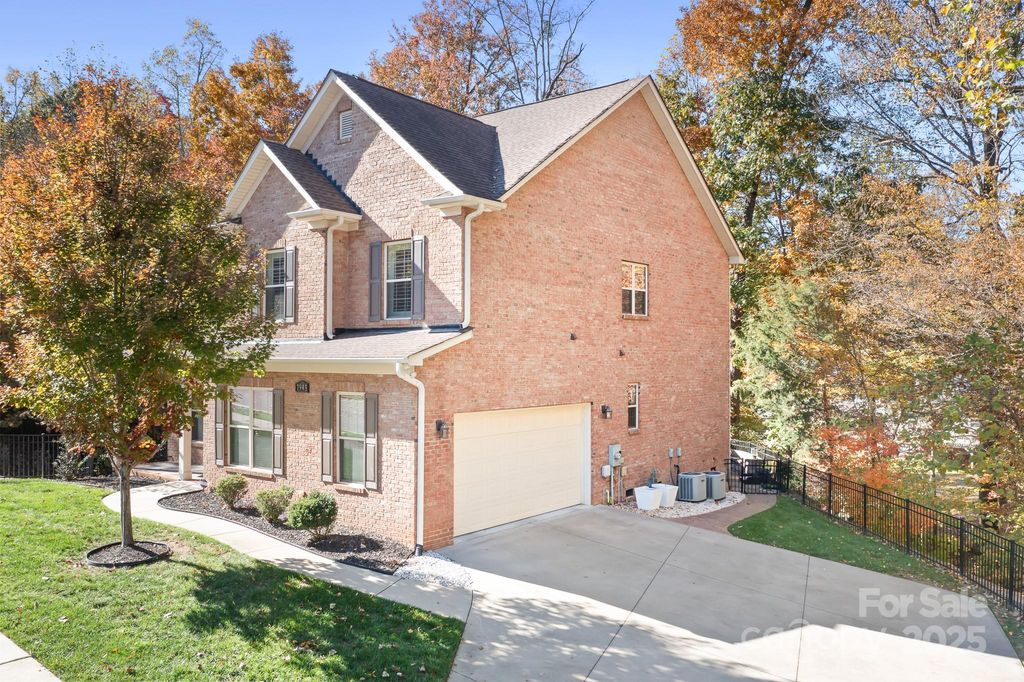 7945 Rolling Creek Court, Charlotte, NC 28270