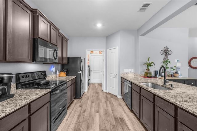 112 Yearling Court, Newark, TX 76071