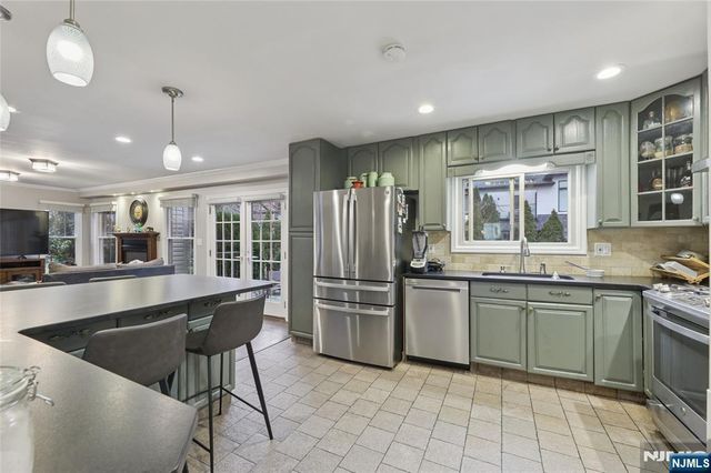 22 Maplewood Road, Closter, NJ 07624