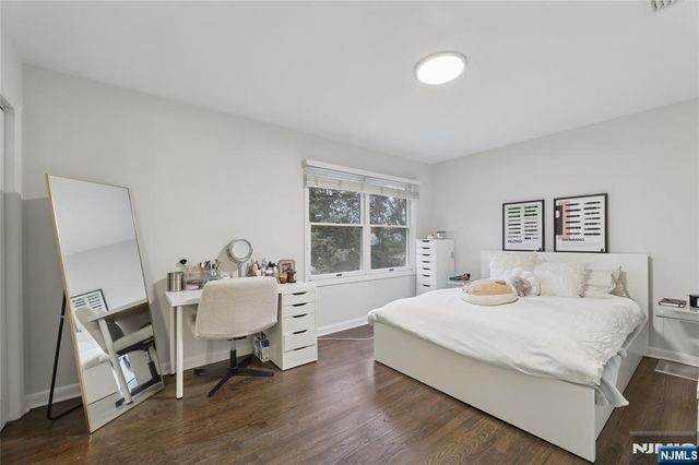 22 Maplewood Road, Closter, NJ 07624