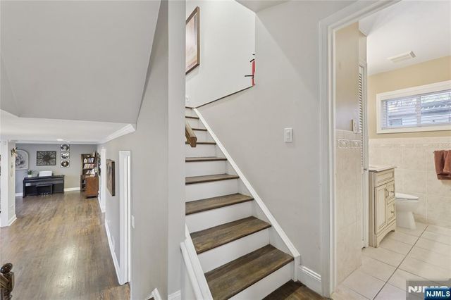 22 Maplewood Road, Closter, NJ 07624