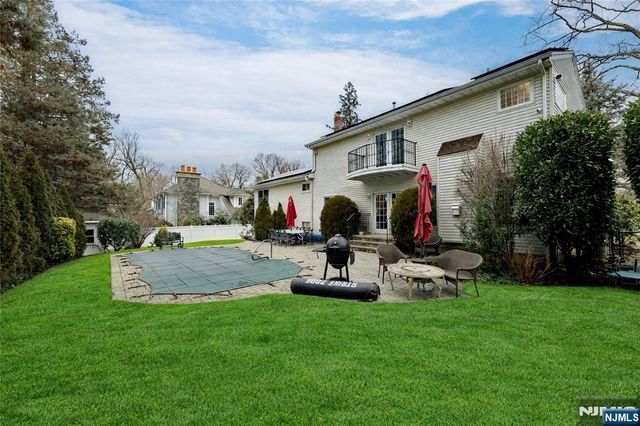 22 Maplewood Road, Closter, NJ 07624