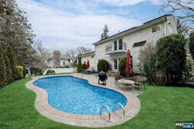 22 Maplewood Road, Closter, NJ 07624