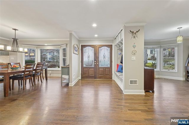 22 Maplewood Road, Closter, NJ 07624