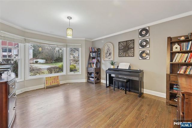 22 Maplewood Road, Closter, NJ 07624