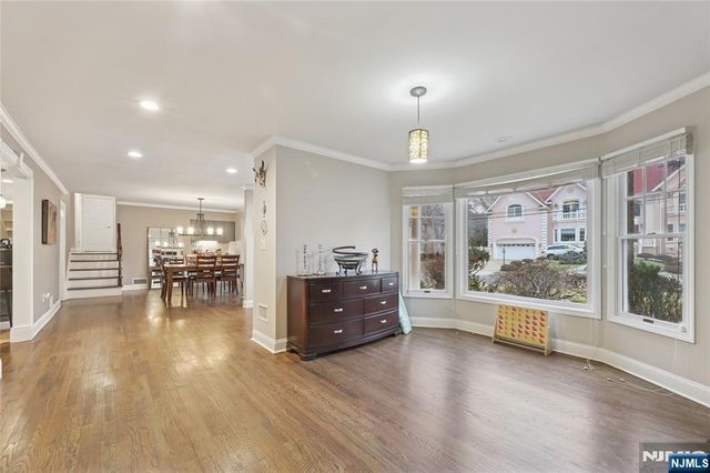 22 Maplewood Road, Closter, NJ 07624