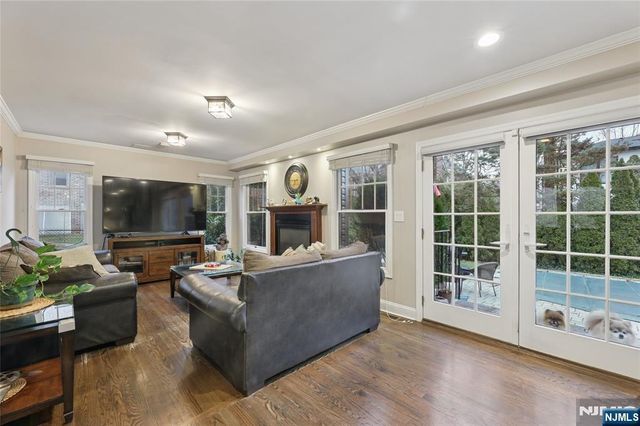 22 Maplewood Road, Closter, NJ 07624