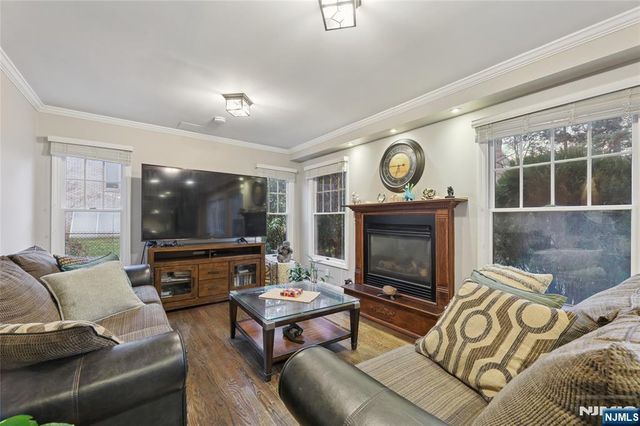 22 Maplewood Road, Closter, NJ 07624