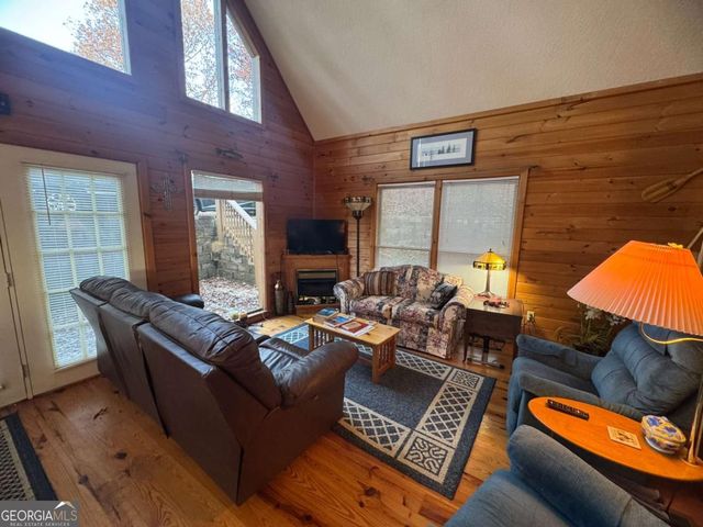 664 Fox Run Drive, Blue Ridge, GA 30513