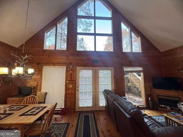 664 Fox Run Drive, Blue Ridge, GA 30513