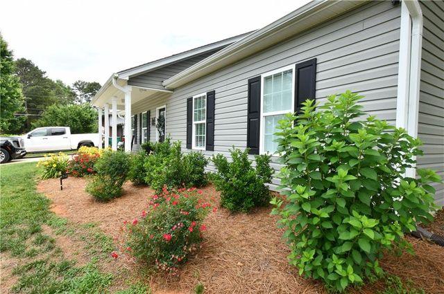 5785 Marty Lane, Clemmons, NC 27012