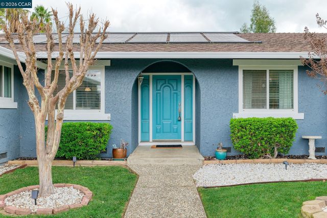 23 Capistrano Ct, Clayton, CA 94517