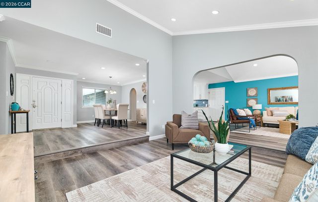 23 Capistrano Ct, Clayton, CA 94517