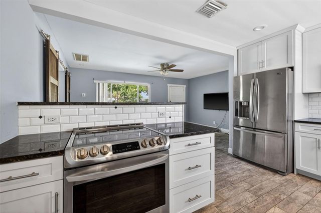 734 40TH AVENUE NE, St Petersburg, FL 33703