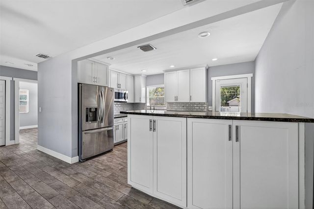 734 40TH AVENUE NE, St Petersburg, FL 33703