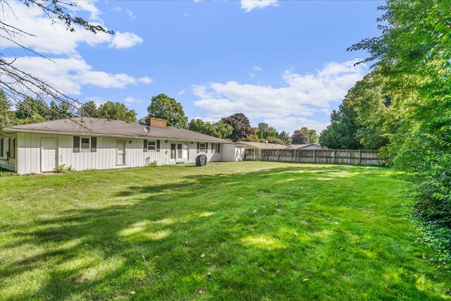 3521 Meadowcroft Avenue, Kalamazoo Twp, MI 49004