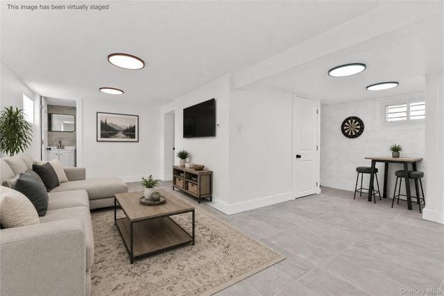 42 Satterie Avenue, Valley Stream, NY 11580