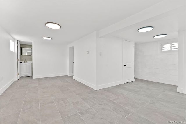 42 Satterie Avenue, Valley Stream, NY 11580