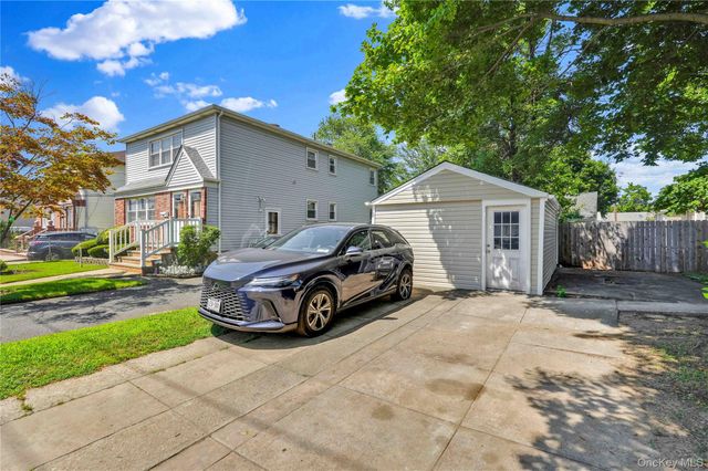 42 Satterie Avenue, Valley Stream, NY 11580
