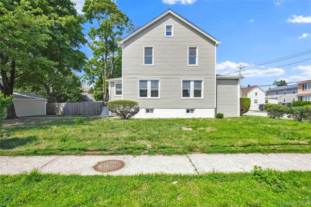 42 Satterie Avenue, Valley Stream, NY 11580