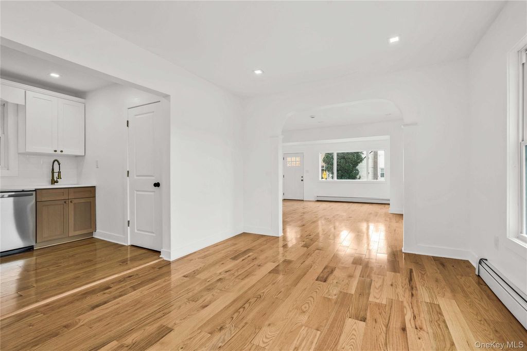 42 Satterie Avenue, Valley Stream, NY 11580 — photo 4
