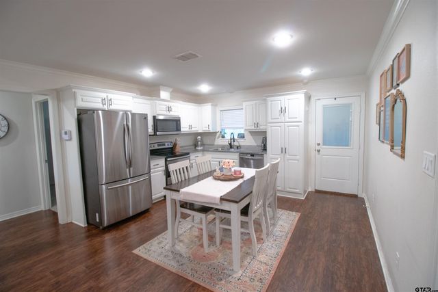 2214 Walton Rd, Tyler, TX 75701