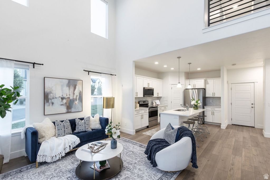 Image 2 of property listing at 4448 W DEFENDER DR, Herriman, UT 84096