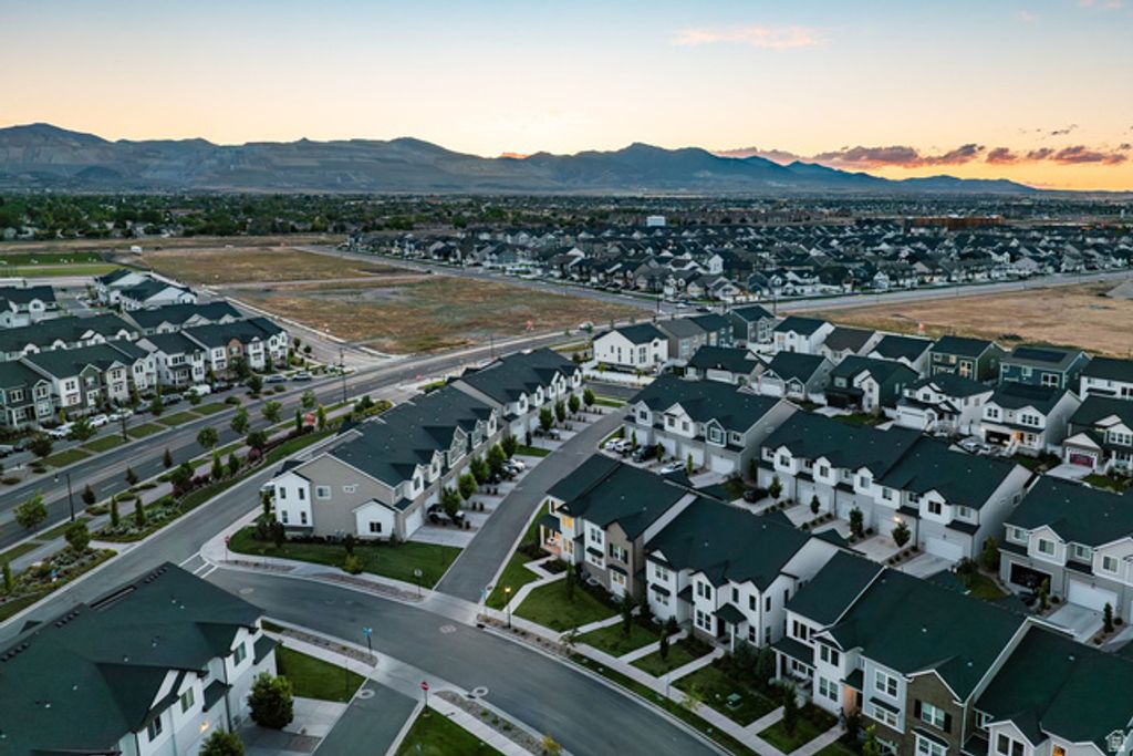 Image 33 of property listing at 4448 W DEFENDER DR, Herriman, UT 84096