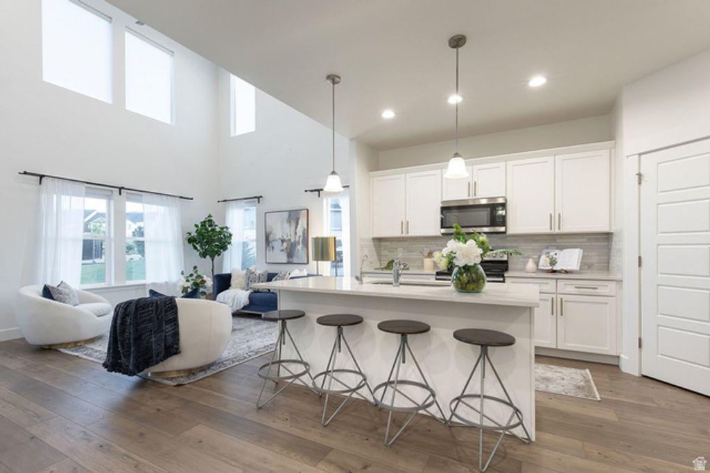 Image 5 of property listing at 4448 W DEFENDER DR, Herriman, UT 84096
