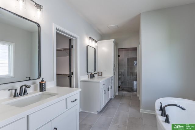 5425 N 212 Street, Elkhorn, NE 68022