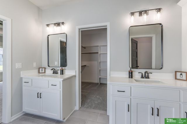 5425 N 212 Street, Elkhorn, NE 68022