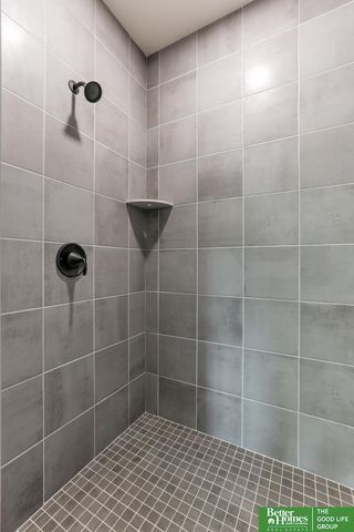 5425 N 212 Street, Elkhorn, NE 68022