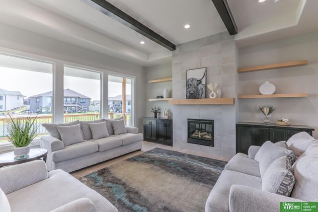 5425 N 212 Street, Elkhorn, NE 68022