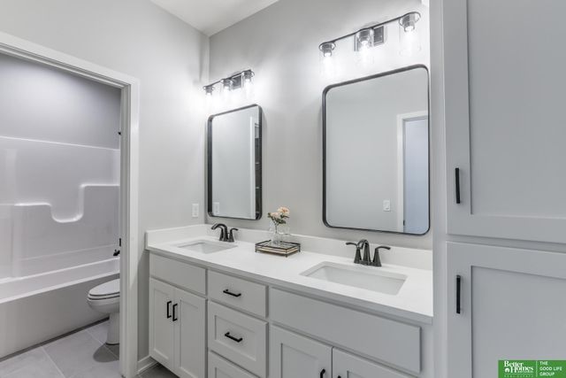 5425 N 212 Street, Elkhorn, NE 68022