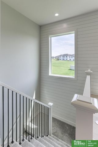 5425 N 212 Street, Elkhorn, NE 68022