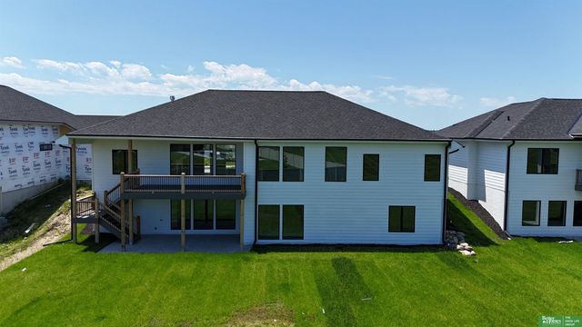 5425 N 212 Street, Elkhorn, NE 68022
