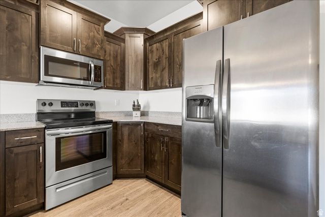 826 N GLENEAGLES CT, Tooele, UT 84074