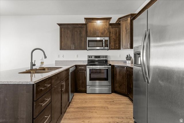 826 N GLENEAGLES CT, Tooele, UT 84074