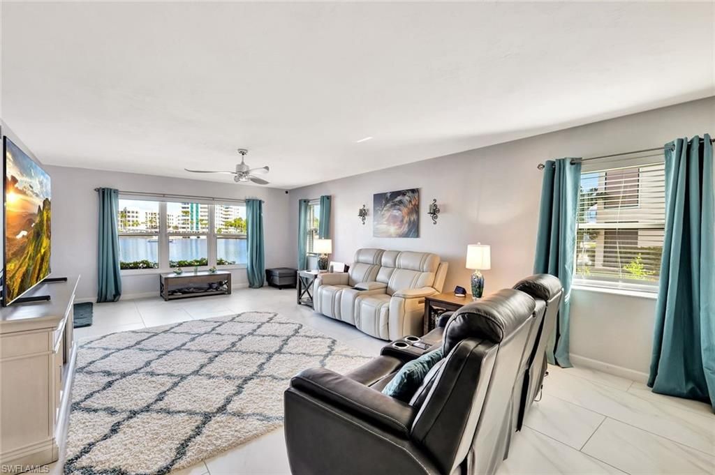 Image 10 of property listing at 5115 Sunnybrook CT # 21, Cape Coral, FL 33904